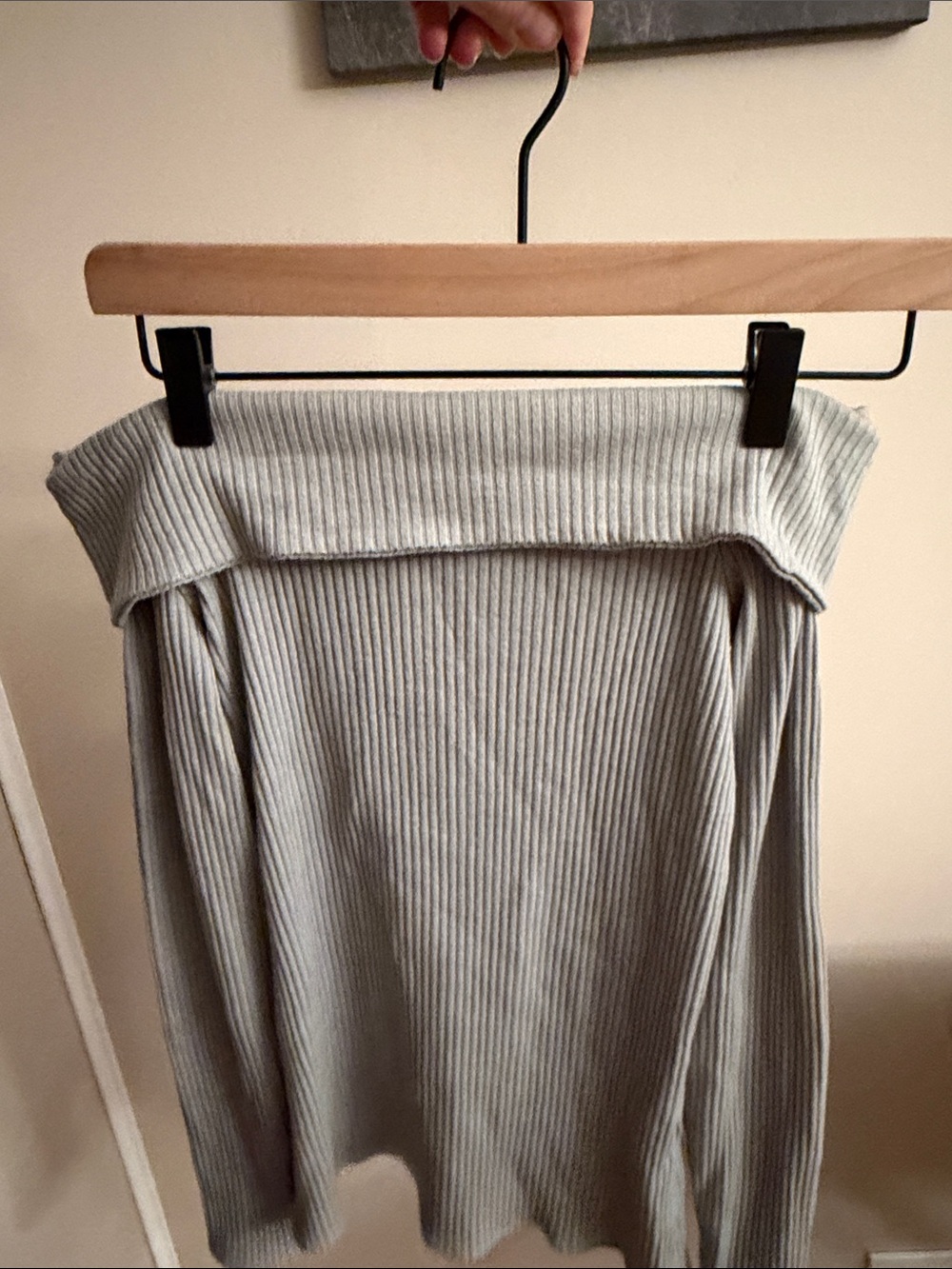 Abercrombie & Fitch Ribbed Off-Shoulder Knit Shirt in Light Gray